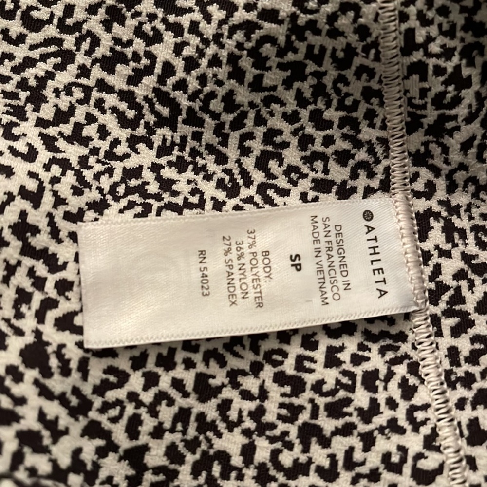 Athleta salutation stash textured tight - Picture 4 of 8